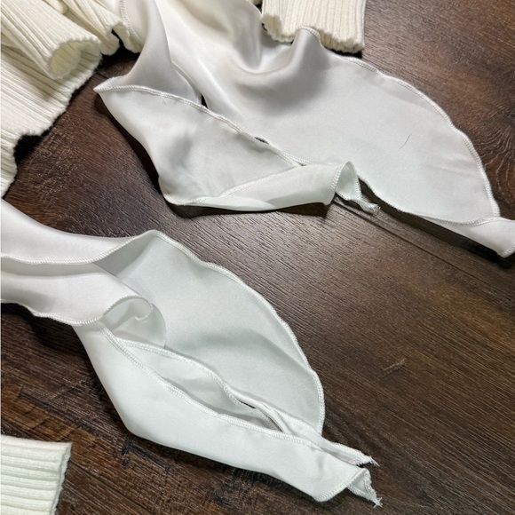 White Ruffled and Ribbed Cardigan - Picture 2 of 4